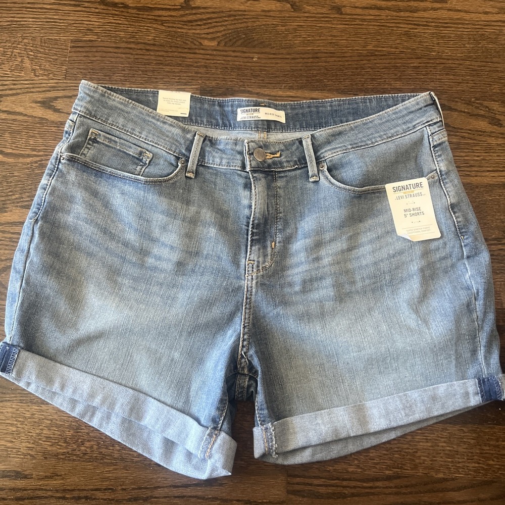 Signature by Levi Strauss & Co. Gold Label Women's Size Mid-Rise Shorts 16 W33